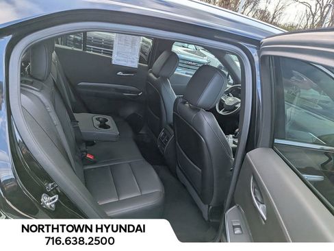 Used 2025 Cadillac XT4 Premium Luxury image 41