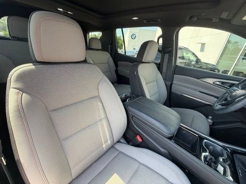 Used 2025 Chevrolet Traverse LT w/ Sun and Wheel Package FWD image 36