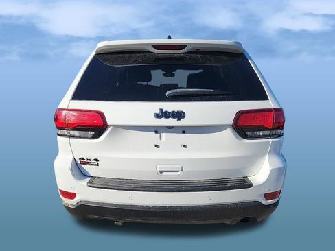 Used 2019 Jeep Grand Cherokee Laredo image 6