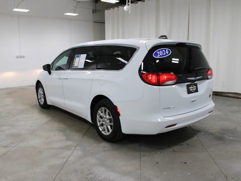 Used 2024 Chrysler Voyager LX FWD image 7