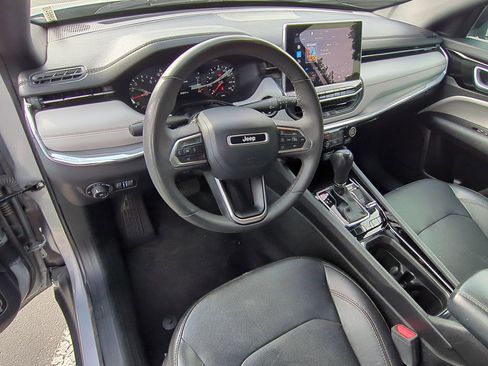 Used 2023 Jeep Compass Limited image 16