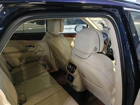 Used 2017 Bentley Bentayga AWD/4WD image 31