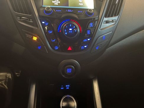 Used 2016 Hyundai Veloster Turbo FWD image 25