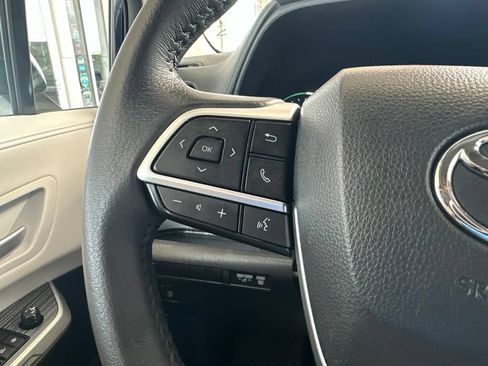 Certified 2025 Toyota Sienna XLE FWD image 25
