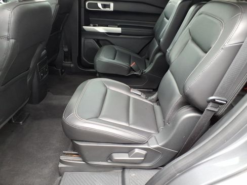 Used 2022 Ford Explorer XLT w/ Equipment Group 202A AWD/4WD image 7