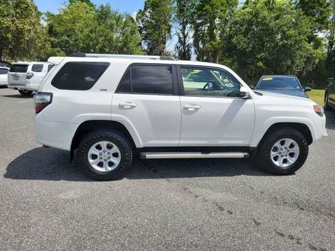 Used 2019 Toyota 4Runner SR5 AWD/4WD image 9