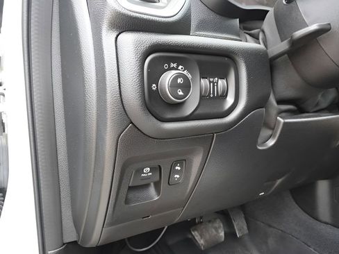 Used 2022 RAM 1500 Laramie AWD/4WD image 11