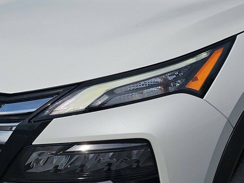Used 2025 Nissan Rogue SV FWD image 30