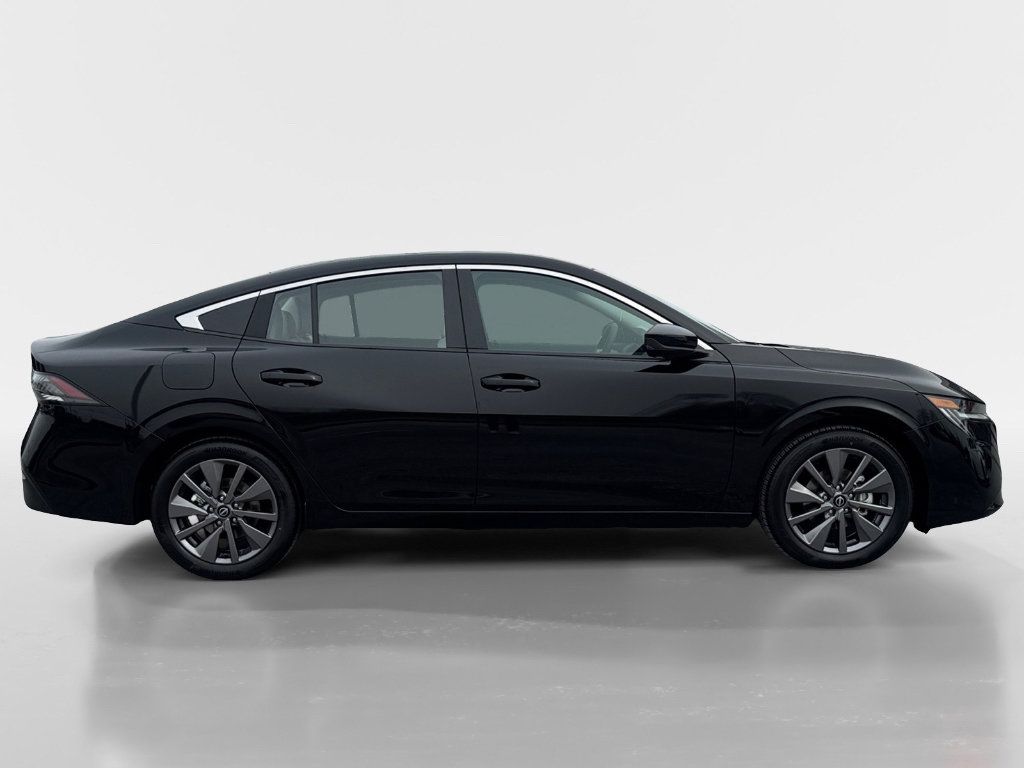 Used 2026 Nissan Sentra SL w/ Floor Mat Package FWD image 7