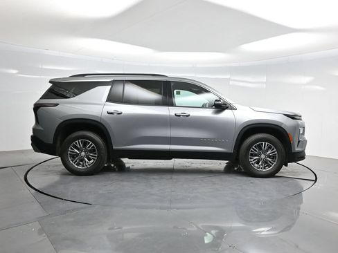 Used 2025 Chevrolet Traverse LT AWD/4WD image 31