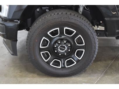 New 2025 Ford F350 Platinum w/ FX4 Off-Road Package