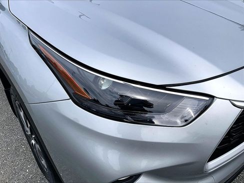 Used 2025 Toyota Highlander XLE AWD/4WD image 34