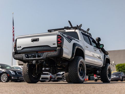 Used 2019 Toyota Tacoma SR5 AWD/4WD image 7