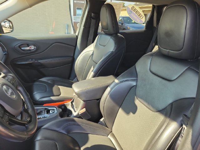 Used 2019 Jeep Cherokee Latitude Plus AWD/4WD image 5