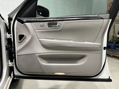 Used 2010 Cadillac DTS Luxury image 8