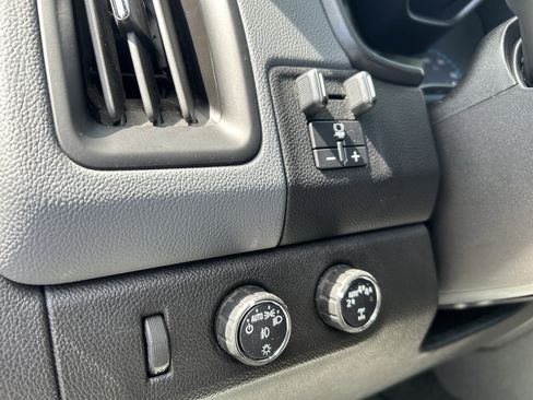Used 2017 Chevrolet Colorado Z71 AWD/4WD image 33