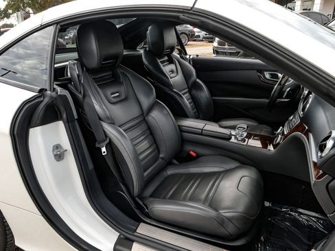 Used 2018 Mercedes-Benz SL 63 AMG image 28