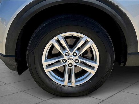 Used 2022 Ford Explorer XLT image 10