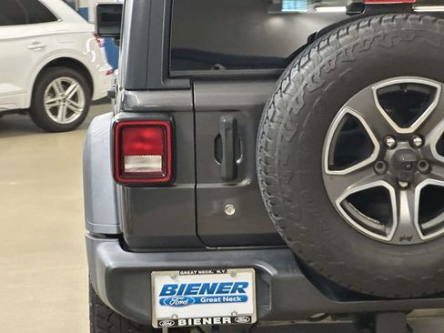 Used 2018 Jeep Wrangler Unlimited Sport S AWD/4WD image 14