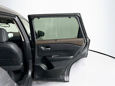 Used 2023 Nissan Rogue SL w/ SL Premium Package image 32