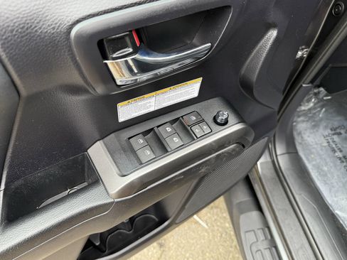 Used 2020 Toyota Tacoma TRD Off-Road w/ Blackout Package image 31