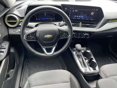 Used 2024 Chevrolet Trax LT w/ Driver Confidence Package FWD image 6