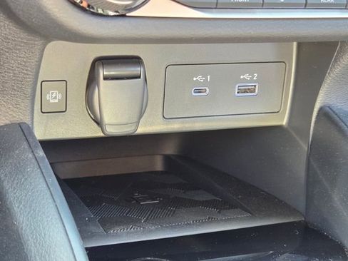 New 2025 Nissan Versa SR w/ Trunk Package FWD image 17