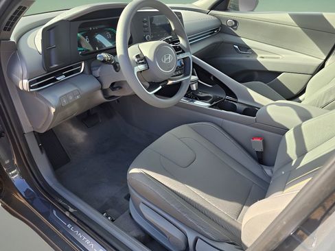 New 2025 Hyundai Elantra Blue image 25