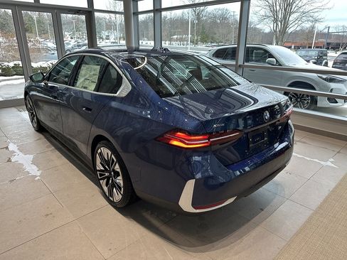 New 2026 BMW 530i xDrive w/ Premium Package image 4