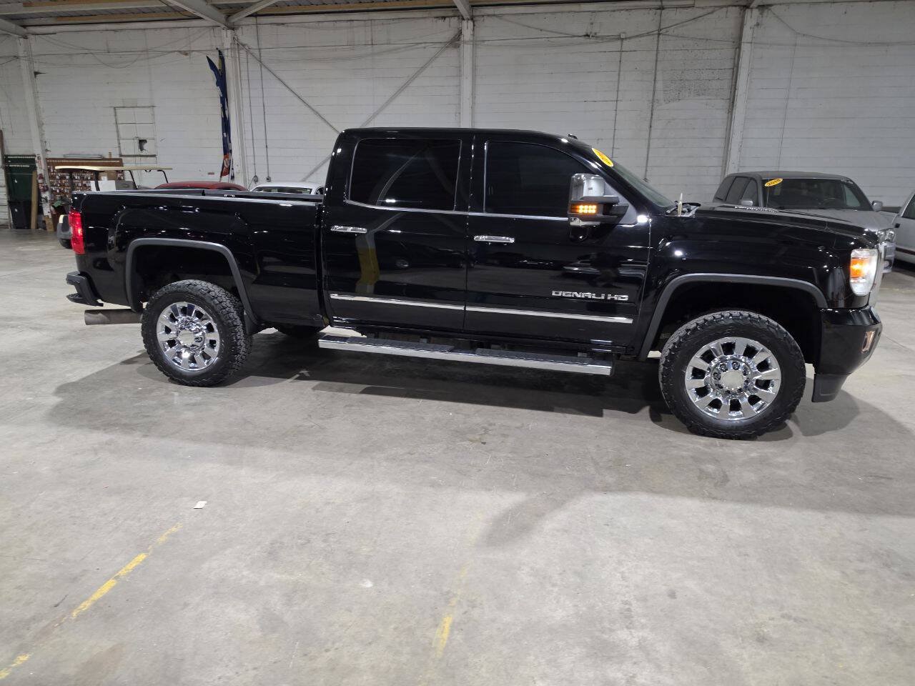 Used 2016 GMC Sierra 2500 Denali w/ Duramax Plus Package AWD/4WD image 19