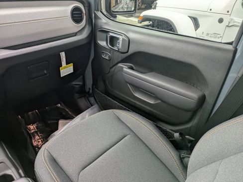 New 2025 Jeep Gladiator Sport image 14