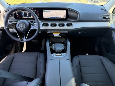 New 2026 Mercedes-Benz GLS 450 4MATIC image 30