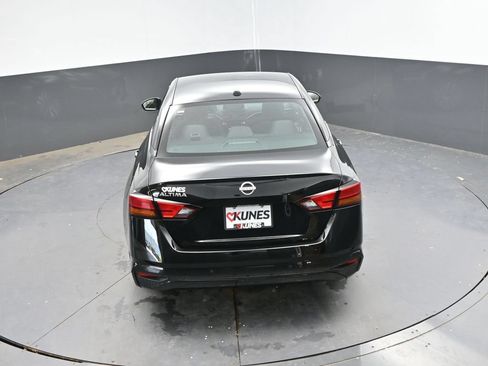 Used 2025 Nissan Altima 2.5 SV FWD image 30