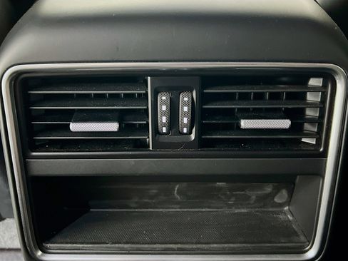 Used 2022 Porsche Cayenne image 20