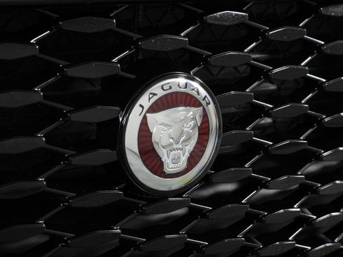 Used 2023 Jaguar XF SE RWD image 24