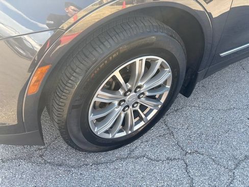 Used 2018 Cadillac XT5 Luxury w/ Driver Awareness Package AWD/4WD image 9
