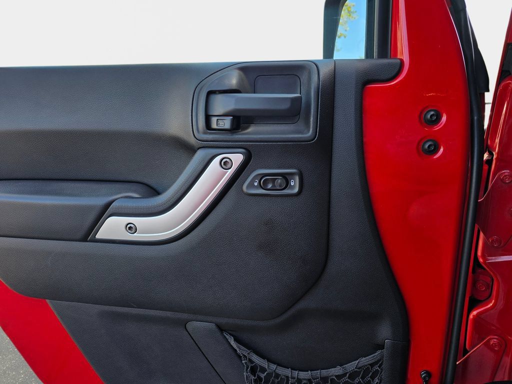 Used 2013 Jeep Wrangler Unlimited Sahara AWD/4WD image 30