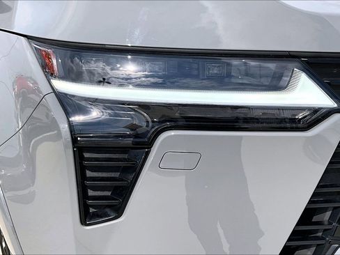 Used 2024 Lexus GX 550 w/ Accessory Package (Z1) AWD/4WD image 38