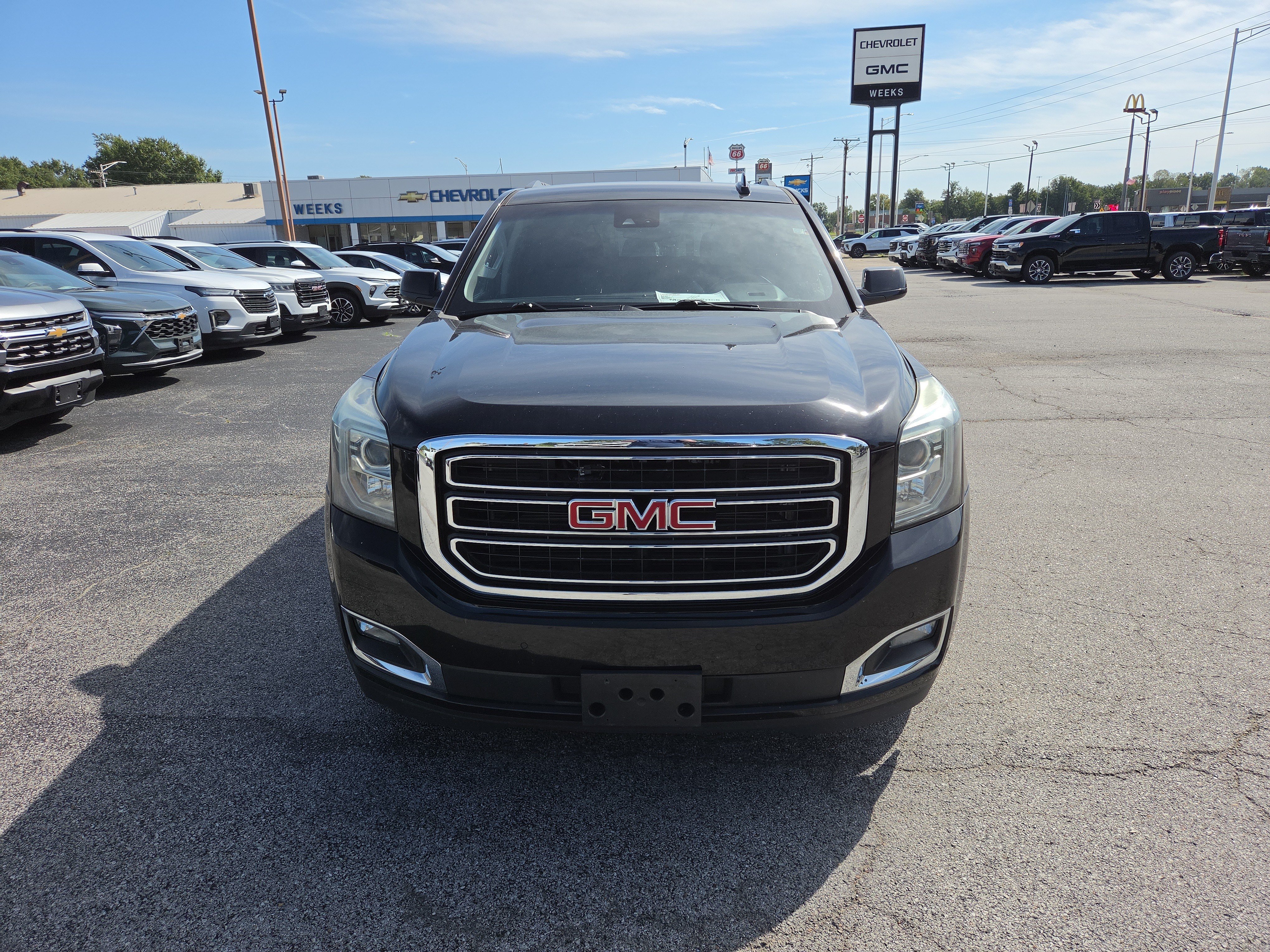 Used 2018 GMC Yukon SLE w/ SLE Value Package AWD/4WD image 2