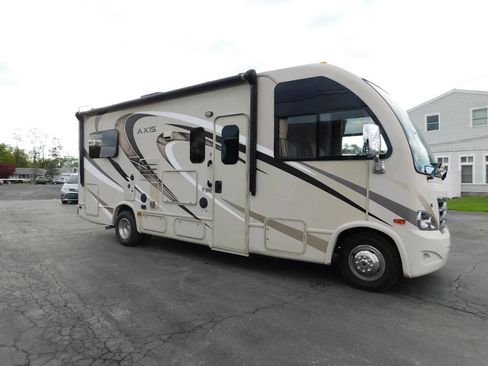 Used 2017 Ford E-450 and Econoline 450 Super Duty w/ A/C Prep Package RWD image 5