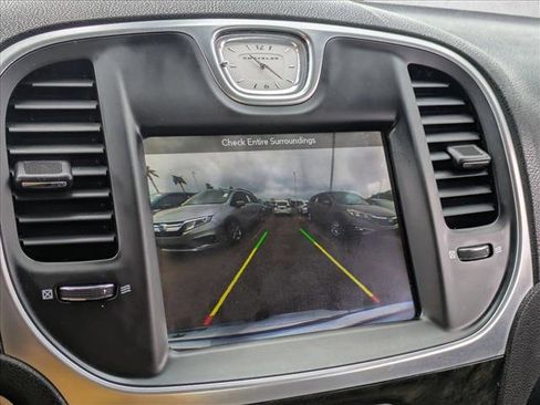 Used 2017 Chrysler 300 C image 15