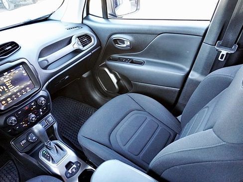 Certified 2022 Jeep Renegade Latitude image 21