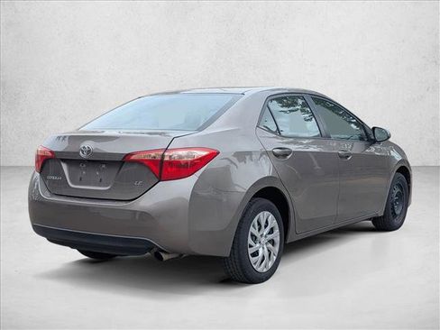 Used 2017 Toyota Corolla LE FWD image 5