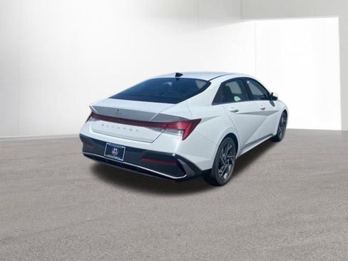 Certified 2025 Hyundai Elantra SEL FWD image 6