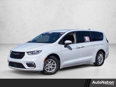 Used 2023 Chrysler Pacifica Touring-L image 1