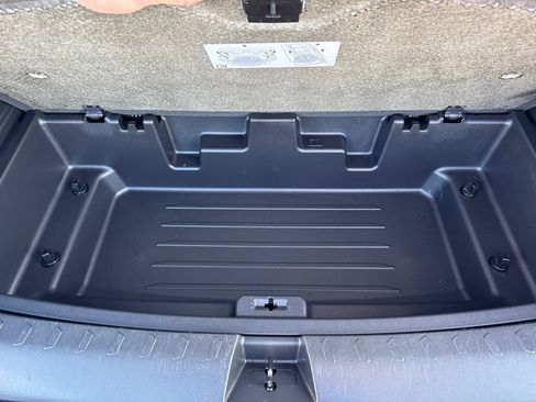 Used 2023 Chevrolet Traverse Premier FWD image 17
