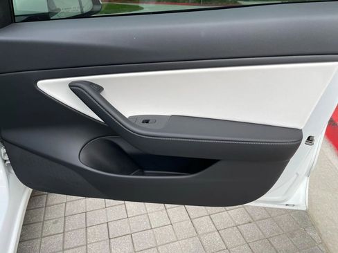 Used 2021 Tesla Model 3 Standard Range Plus image 24