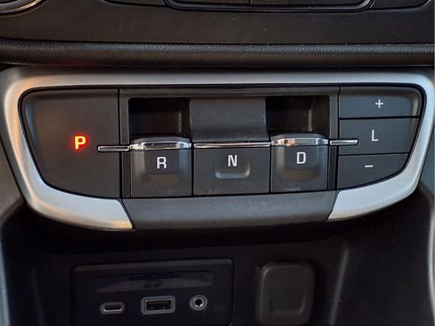 Used 2024 GMC Terrain SLT AWD/4WD image 21