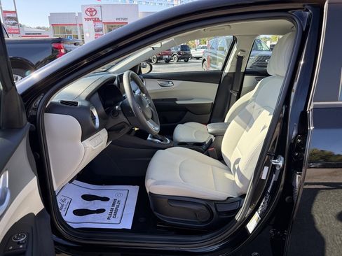 Used 2023 Kia Forte LXS w/ LXS Technology Package image 14