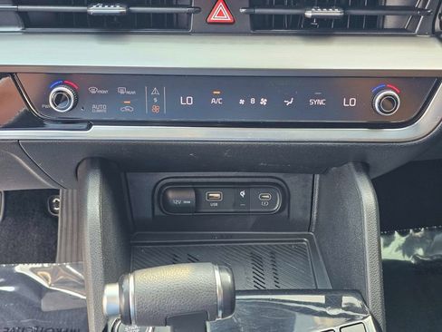 Certified 2025 Kia Sportage EX w/ Premium Package FWD image 30